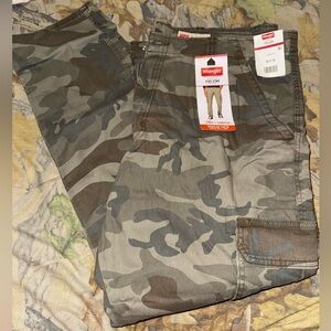 Wrangler Men's Gray Camouflage Cargo Pants